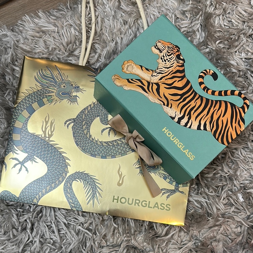 Hourglass Gift Box Set with Tiger and Dragon Design